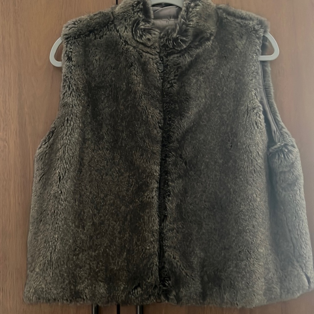 Tristan & Iseut Faux Fur Vest